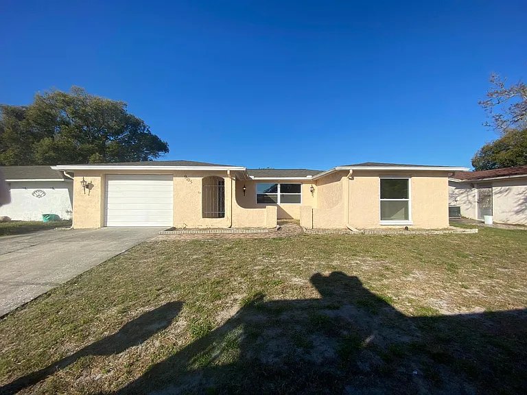 Port Richey House: 9105 Hermitage Ln