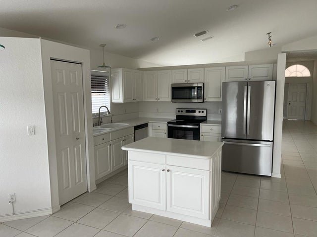 Wellington House: 4178 Bluff Harbor Way