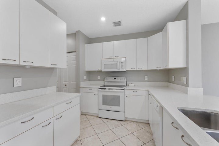Wellington House: 9825 Scribner Lane