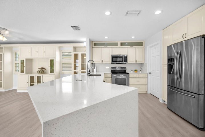 Wellington House: 1343 Lake Breeze Drive