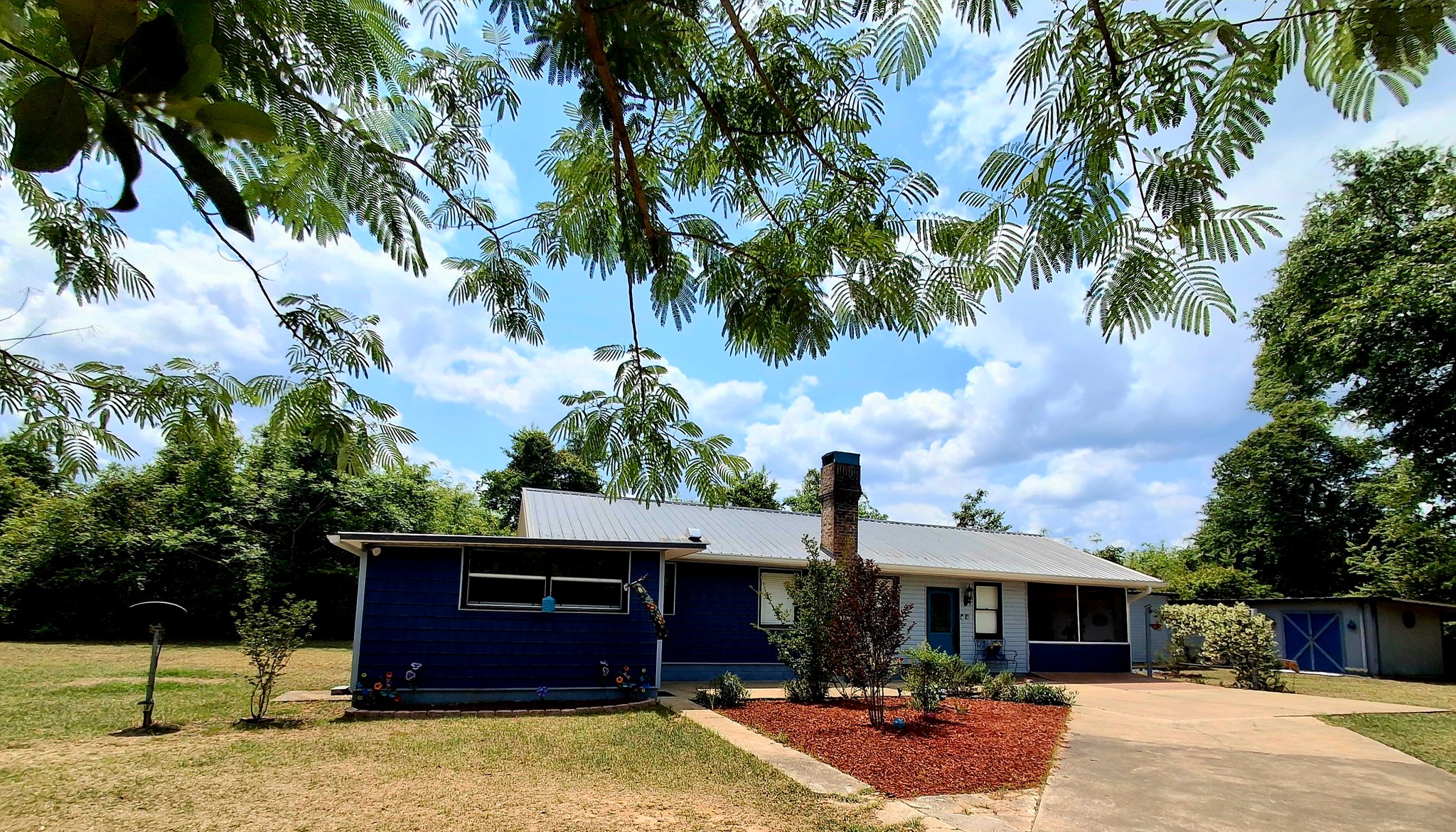 Donalsonville House: 2175 John Thursby Rd