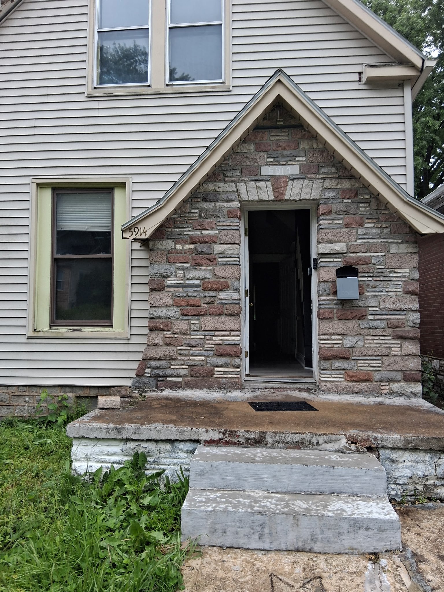 St. Louis House: 5914 Lalite Ave