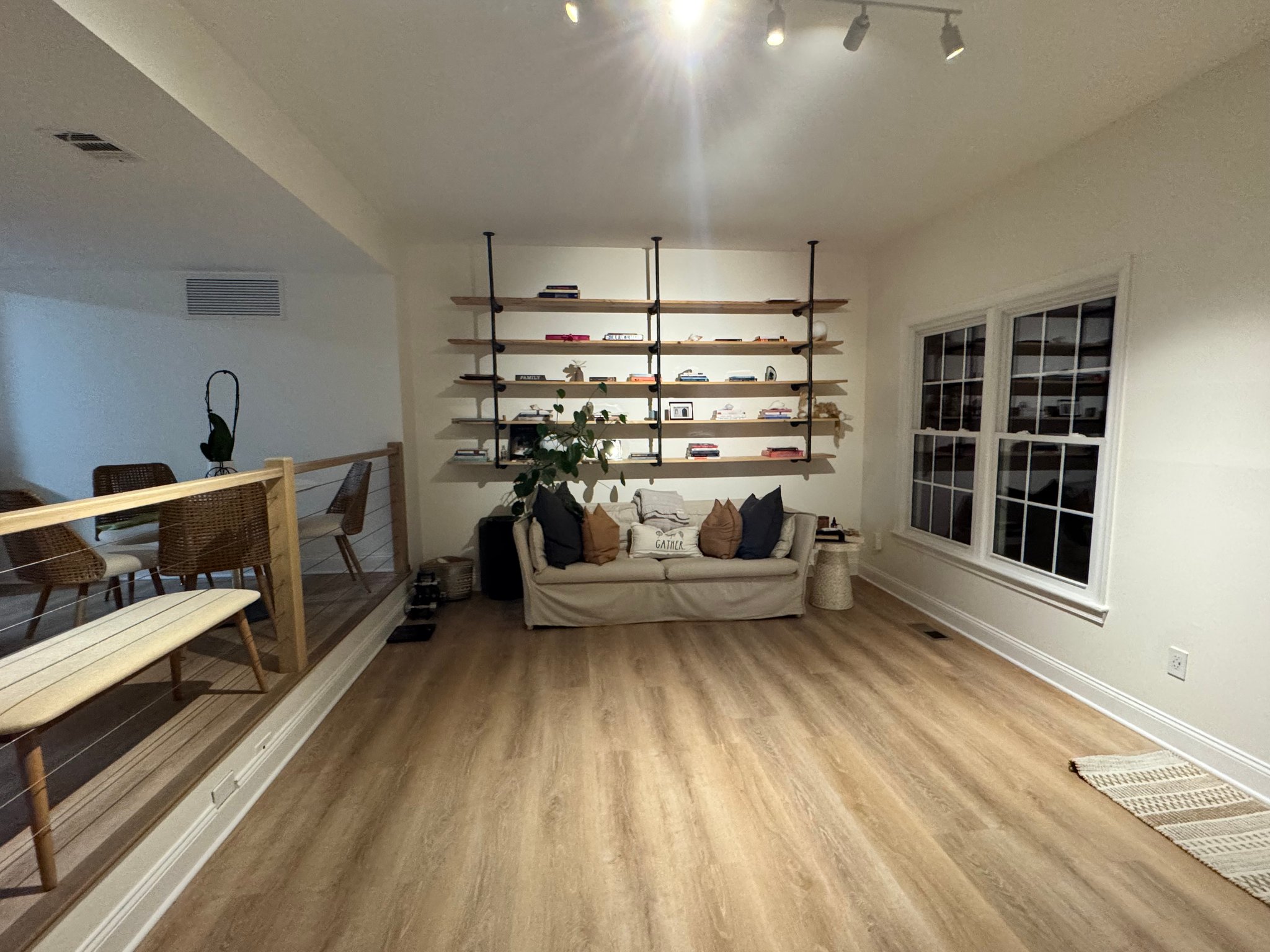 Montgomery Village Single Room: 10131 Maple leaf drive