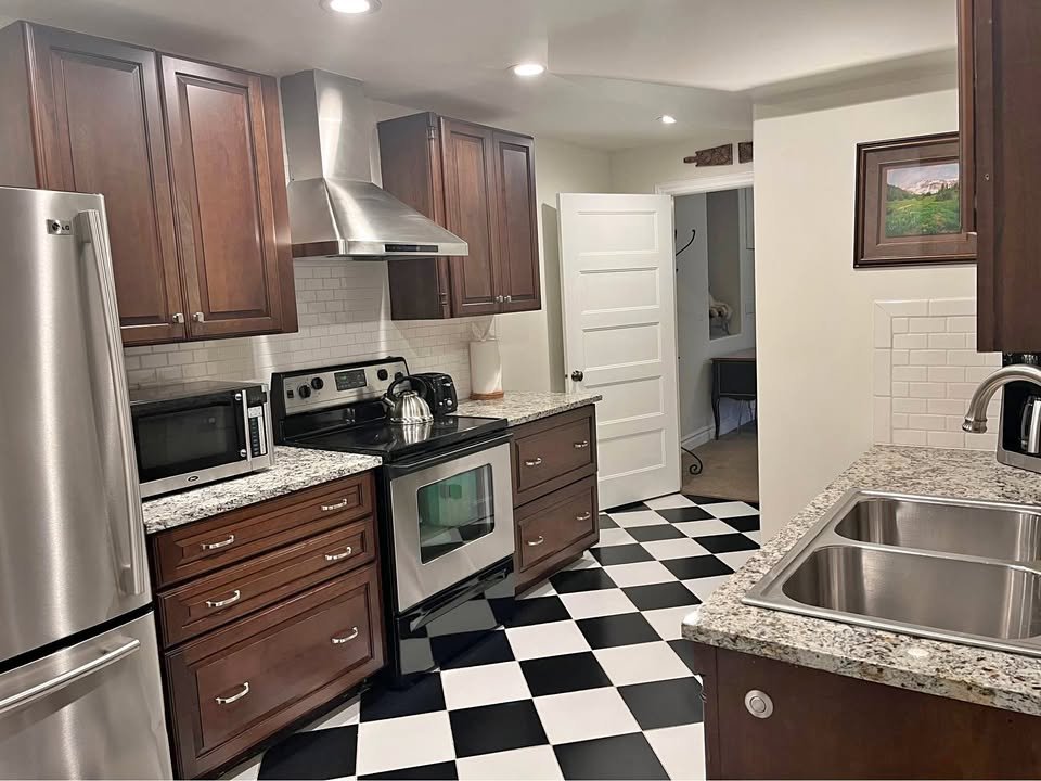 Salt lake city House: 553 E 3RD AVE