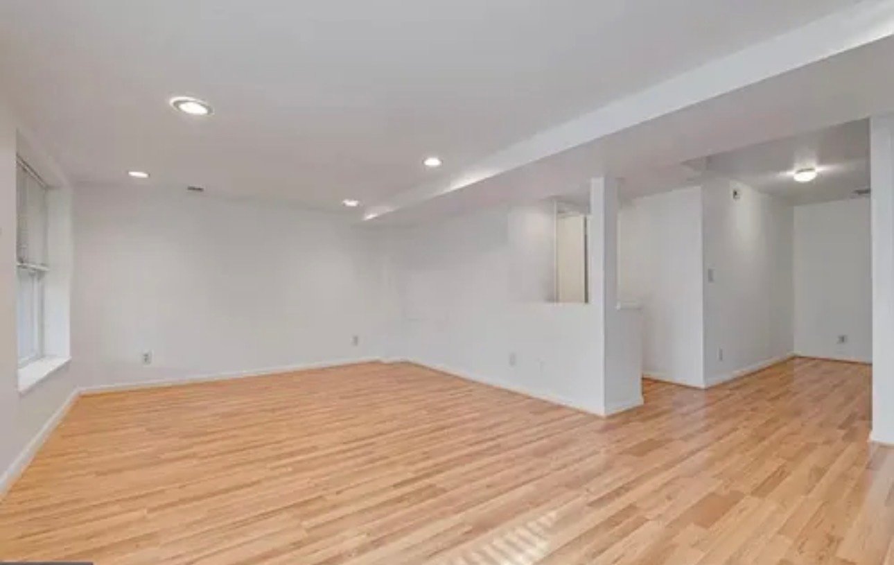 Laurel House: 7615 Colony Ave