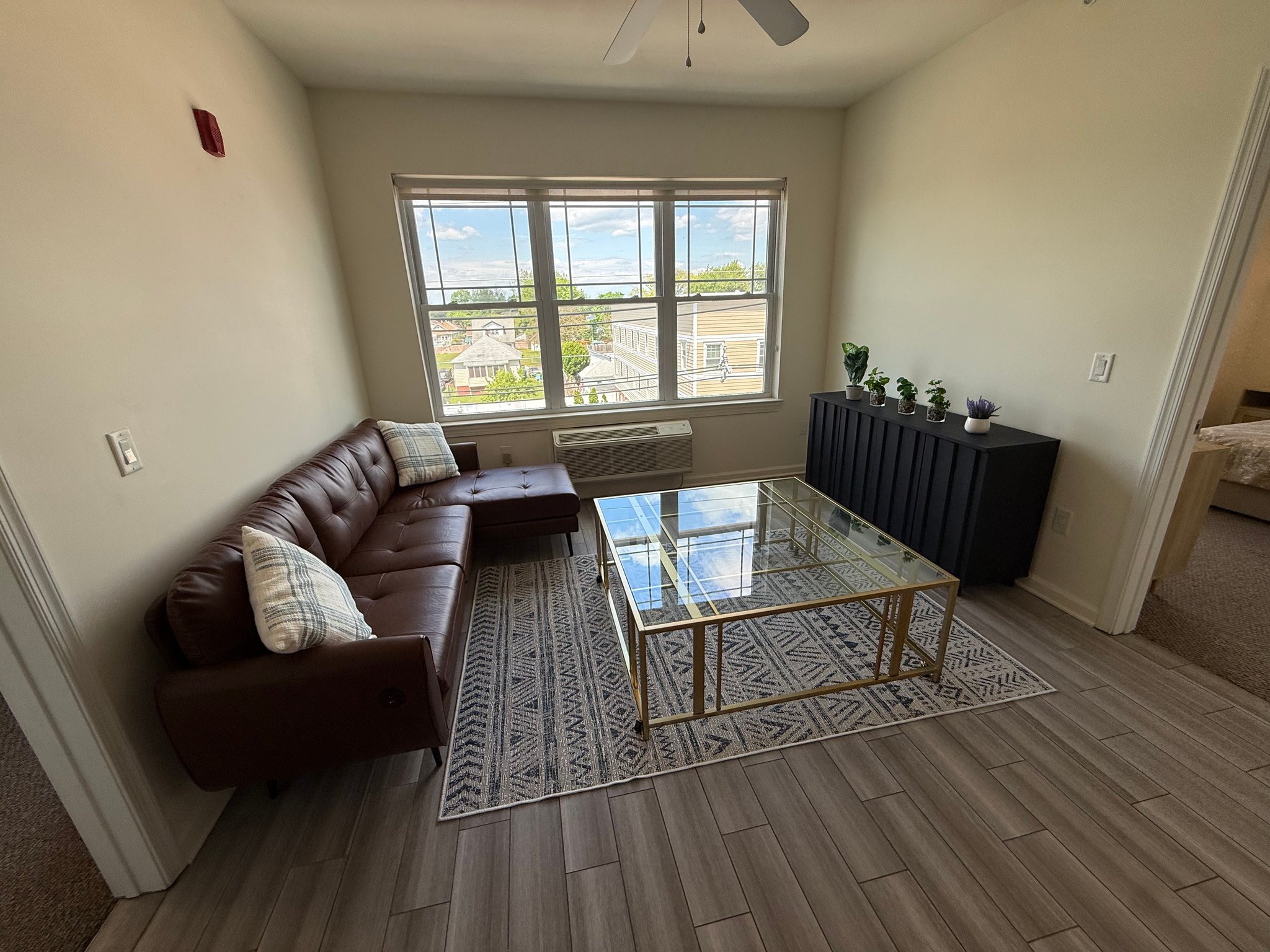 Somerset Apartment: 510 Hamilton St