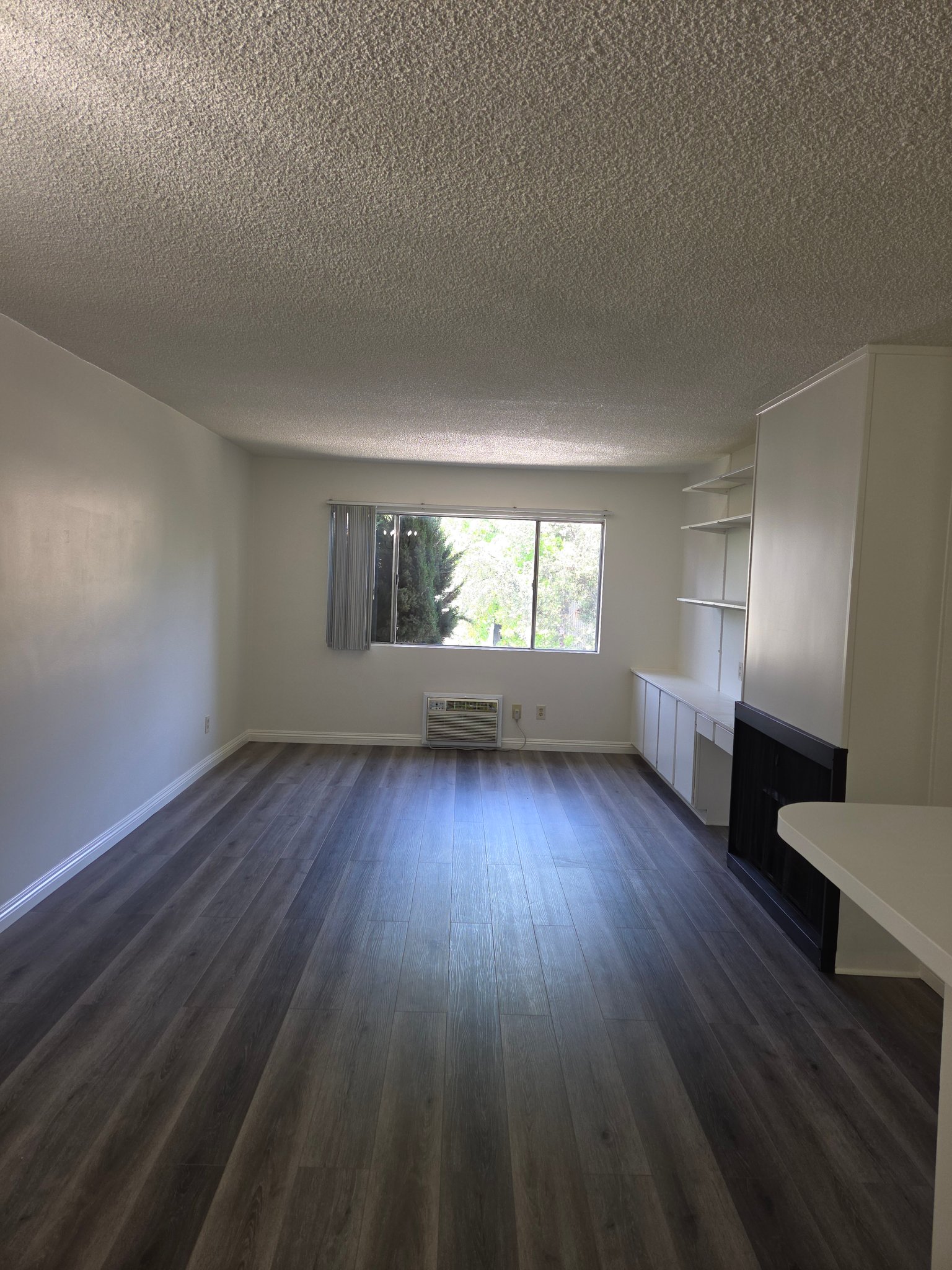 Pasadena Apartment: 160 S El Molino Ave