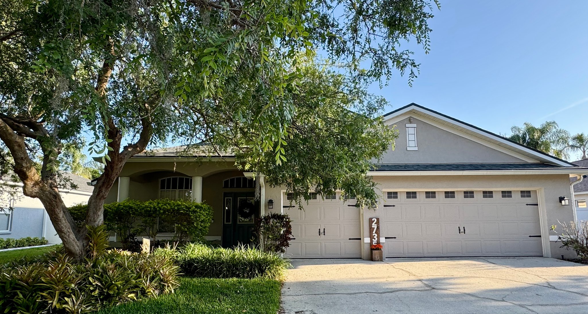 Valrico House: 2735 Valencia Grove Dr