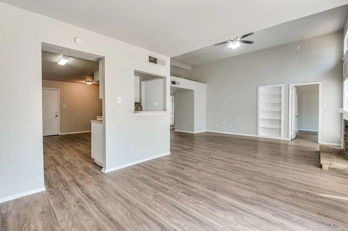 Arlington House: 2220 Wamsetta Dr, Arlington, TX 76018