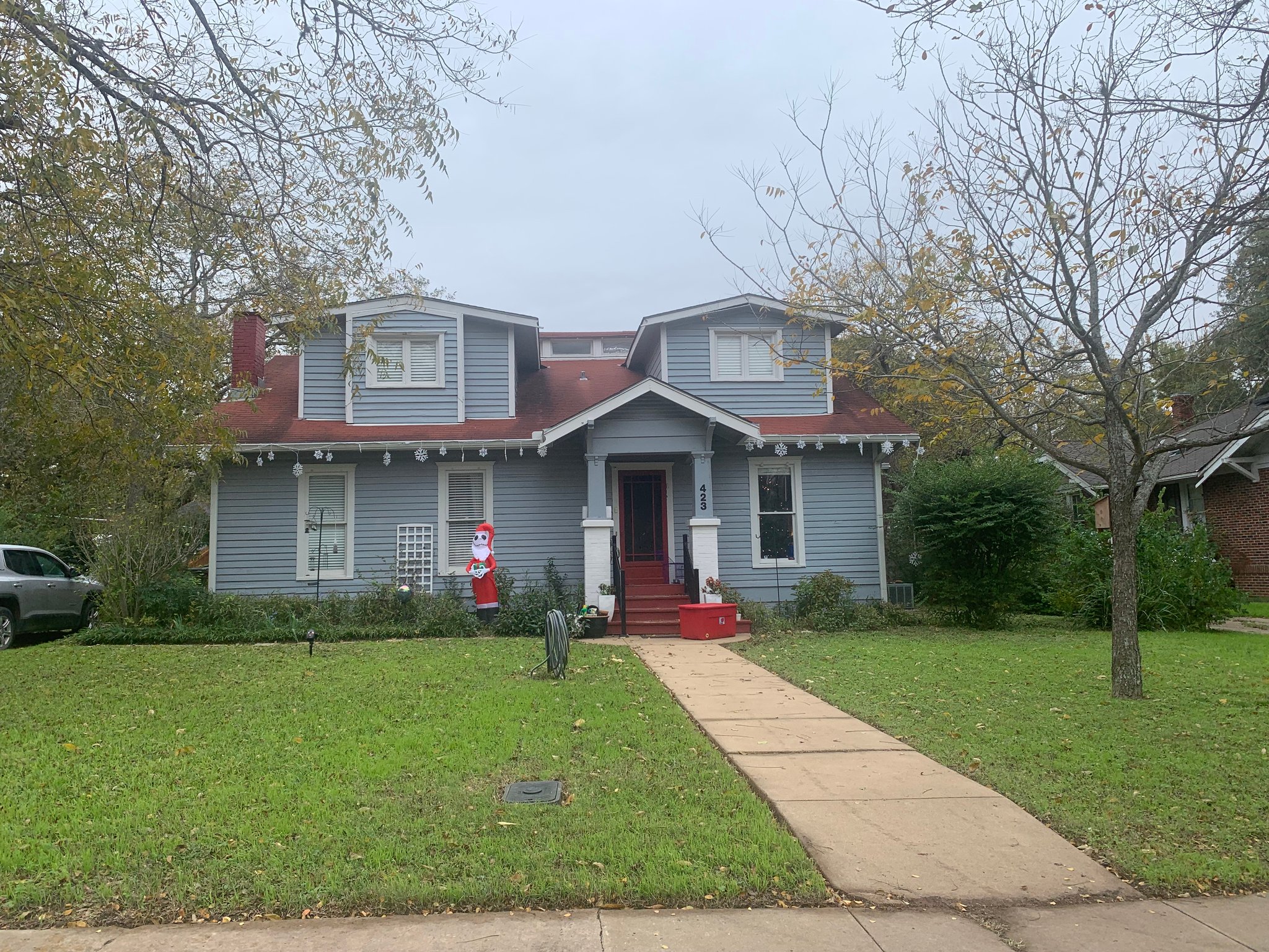 Lockhart House: 423 South Main st