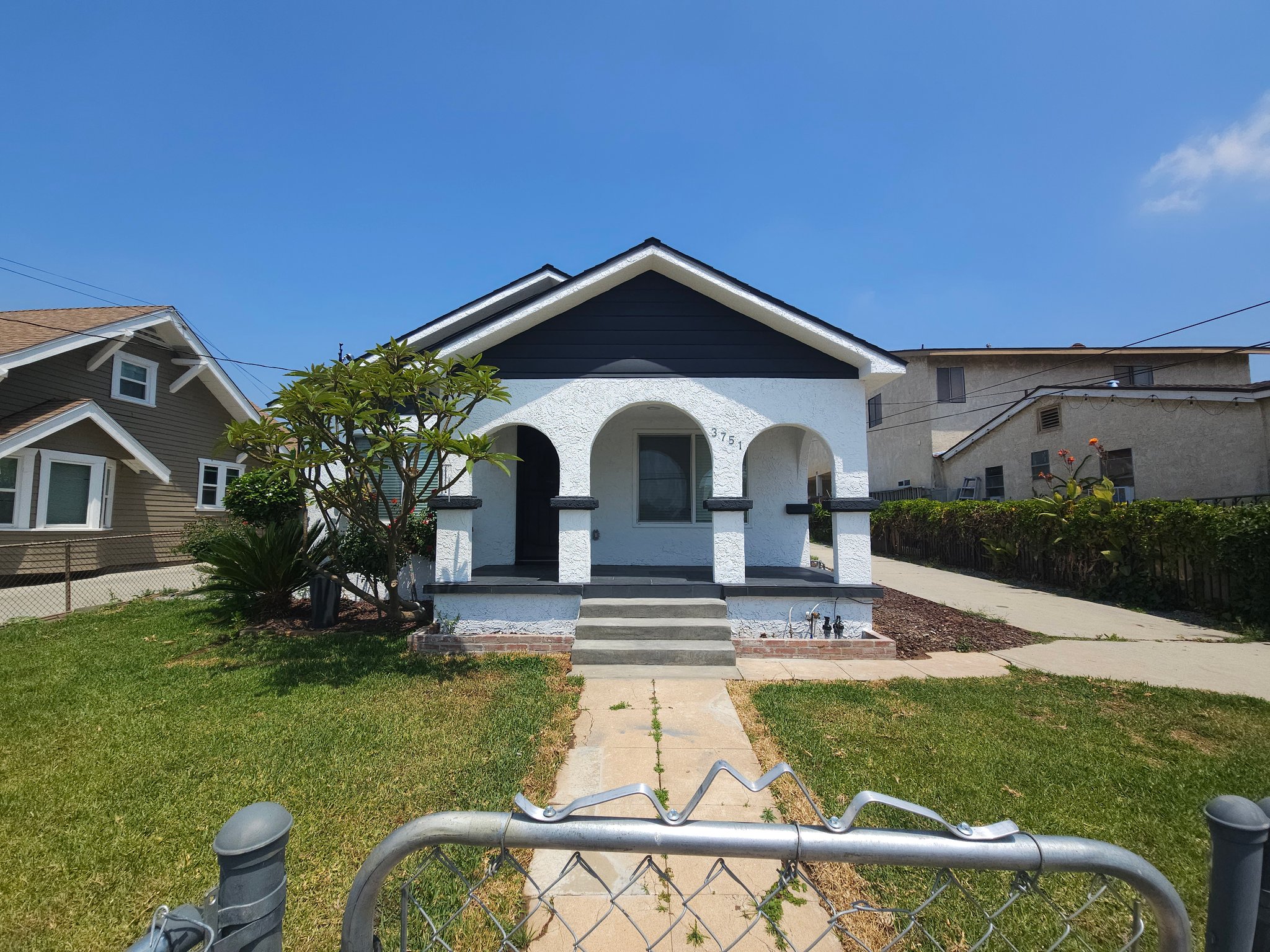 Los Angeles House: 3751 E 6th St