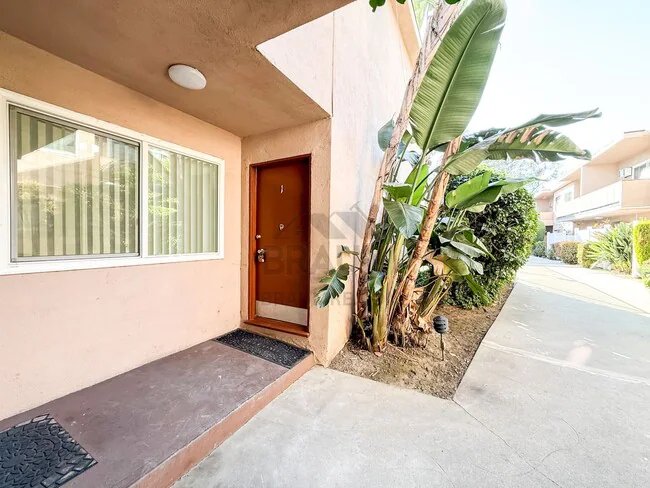 Sherman Oaks Apartment: 5433 Sepulveda Blvd