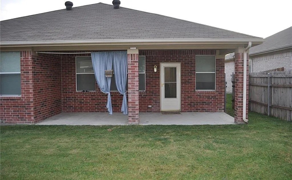 Fort Worth House: 6336 Downeast Dr