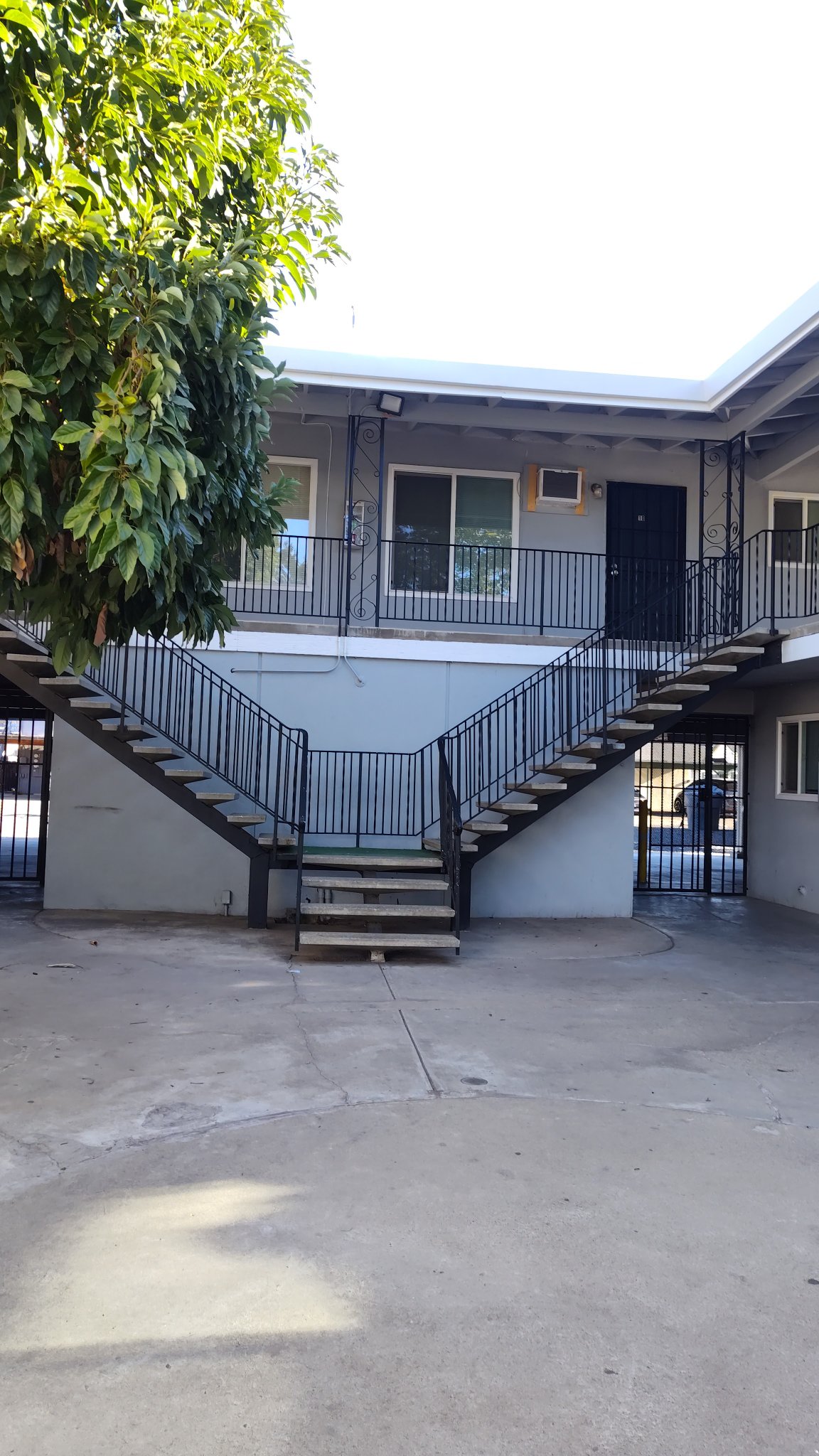 Merced Apartment: 137 W. 19th St #2