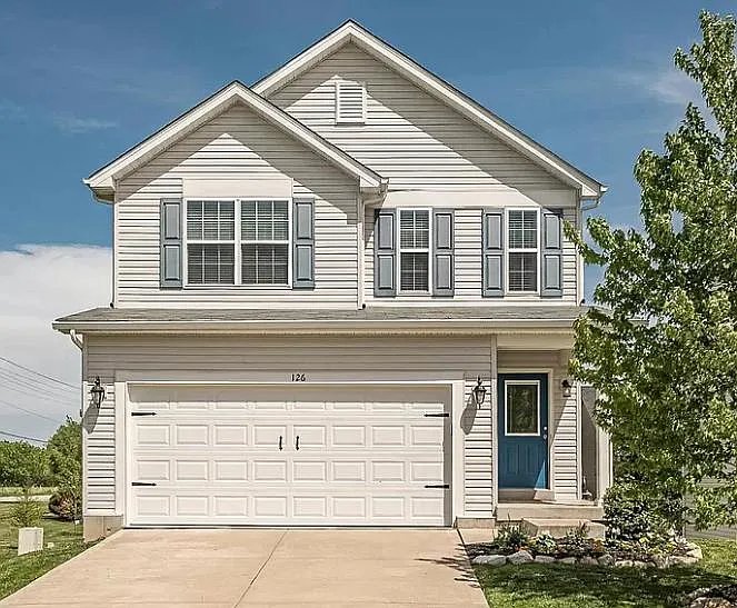 Lake St. Louis House: 126 Shire Dr