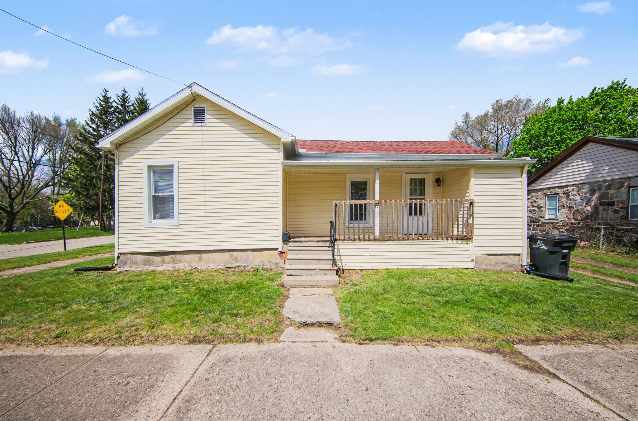 Jackson House: 300 E Argyle ST