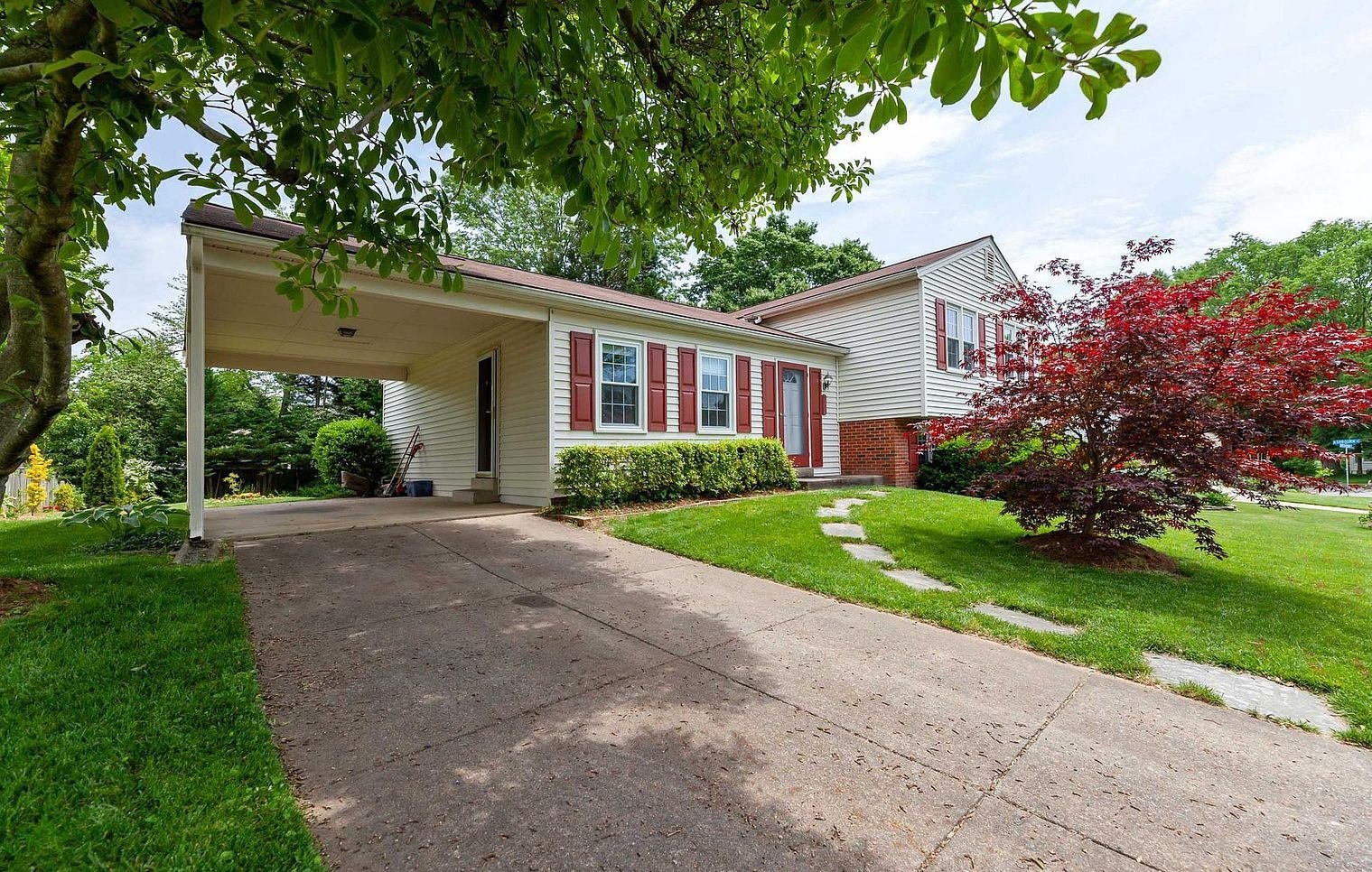 Burke House: 5307 Greenough Pl
