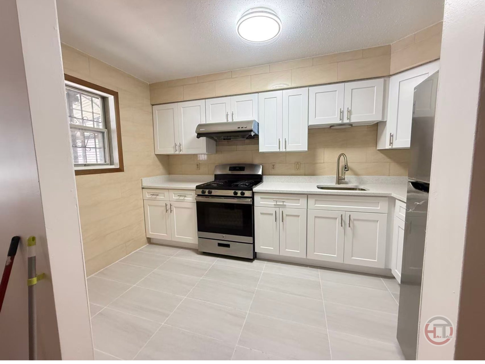 Bronx Townhome: 2043 Hermany Ave