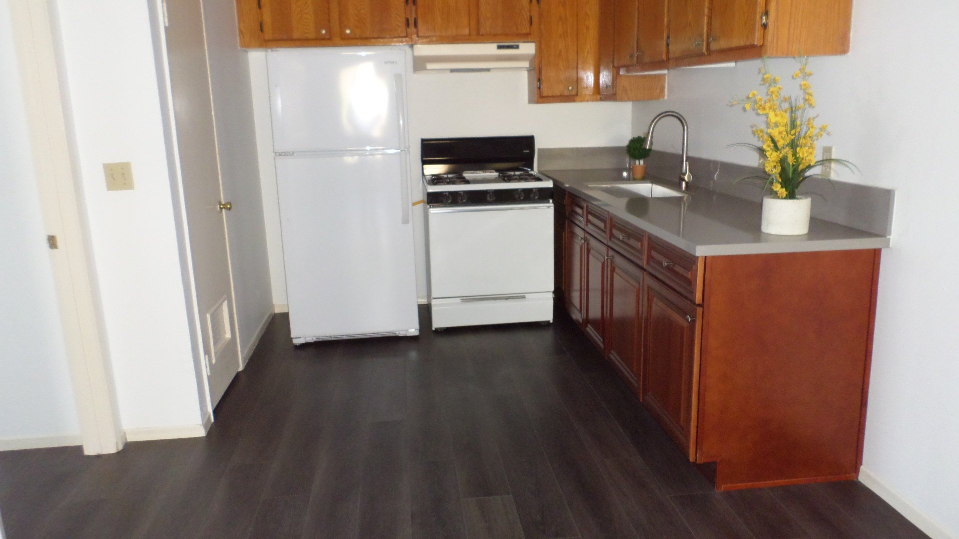 Los Angeles Apartment: 5271 Huntington Drive North, Los Angeles, CA, USA