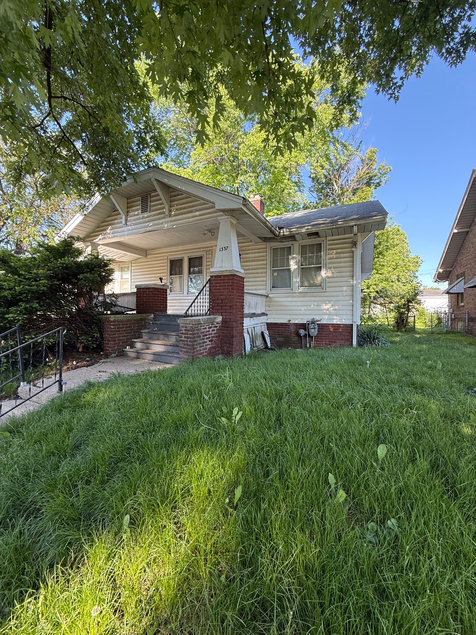 Decatur House: 1337 N Maple Ave
