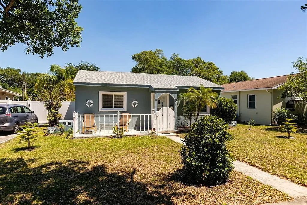 Saint Petersburg House: 4915 Dr Martin Luther King Jr St N