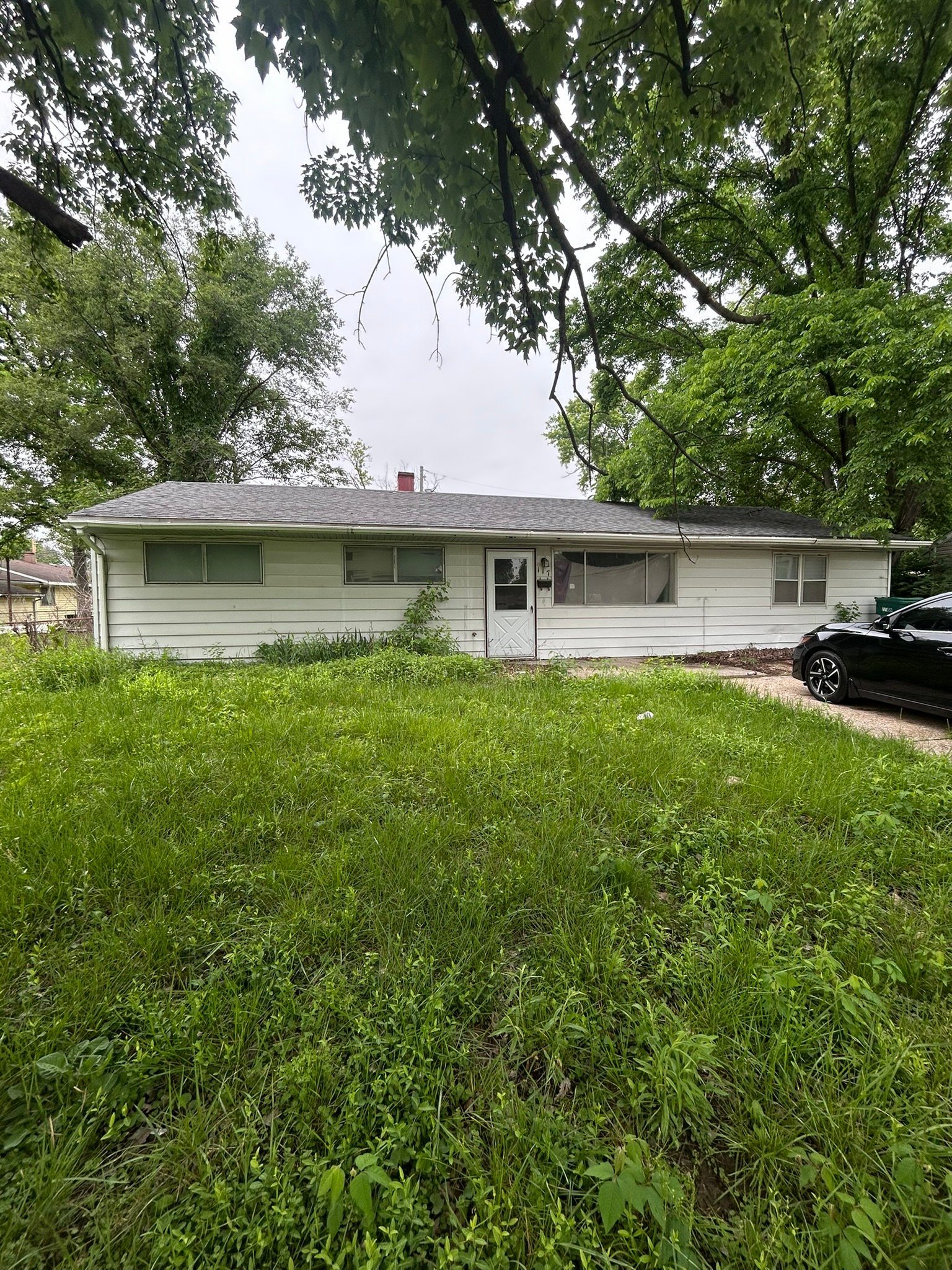 Cahokia House: 117 Leonard Dr