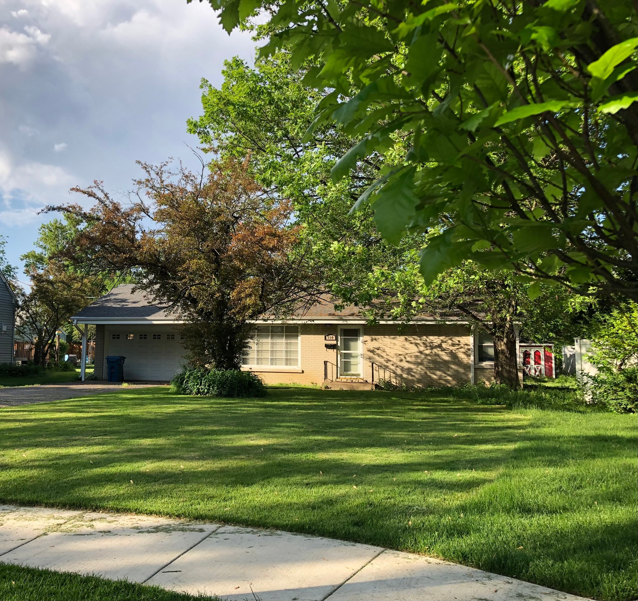 Elmhurst House: 310 Hillside Ave