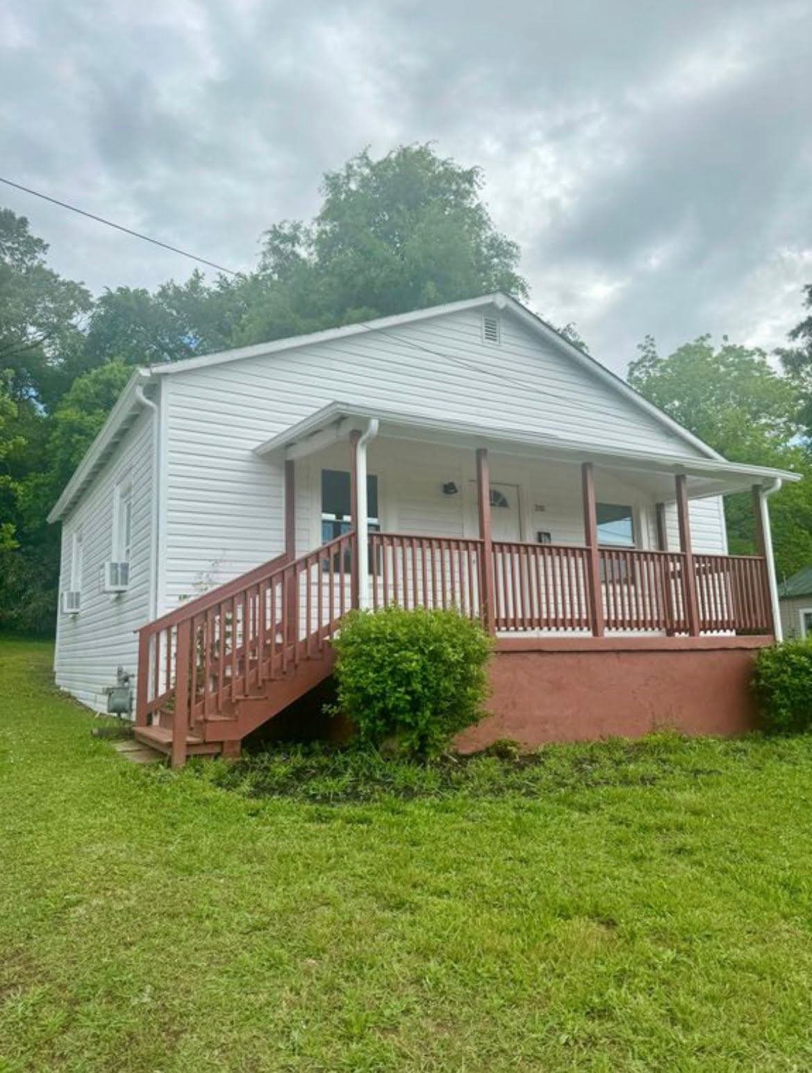 Danville House: 350 Juless St