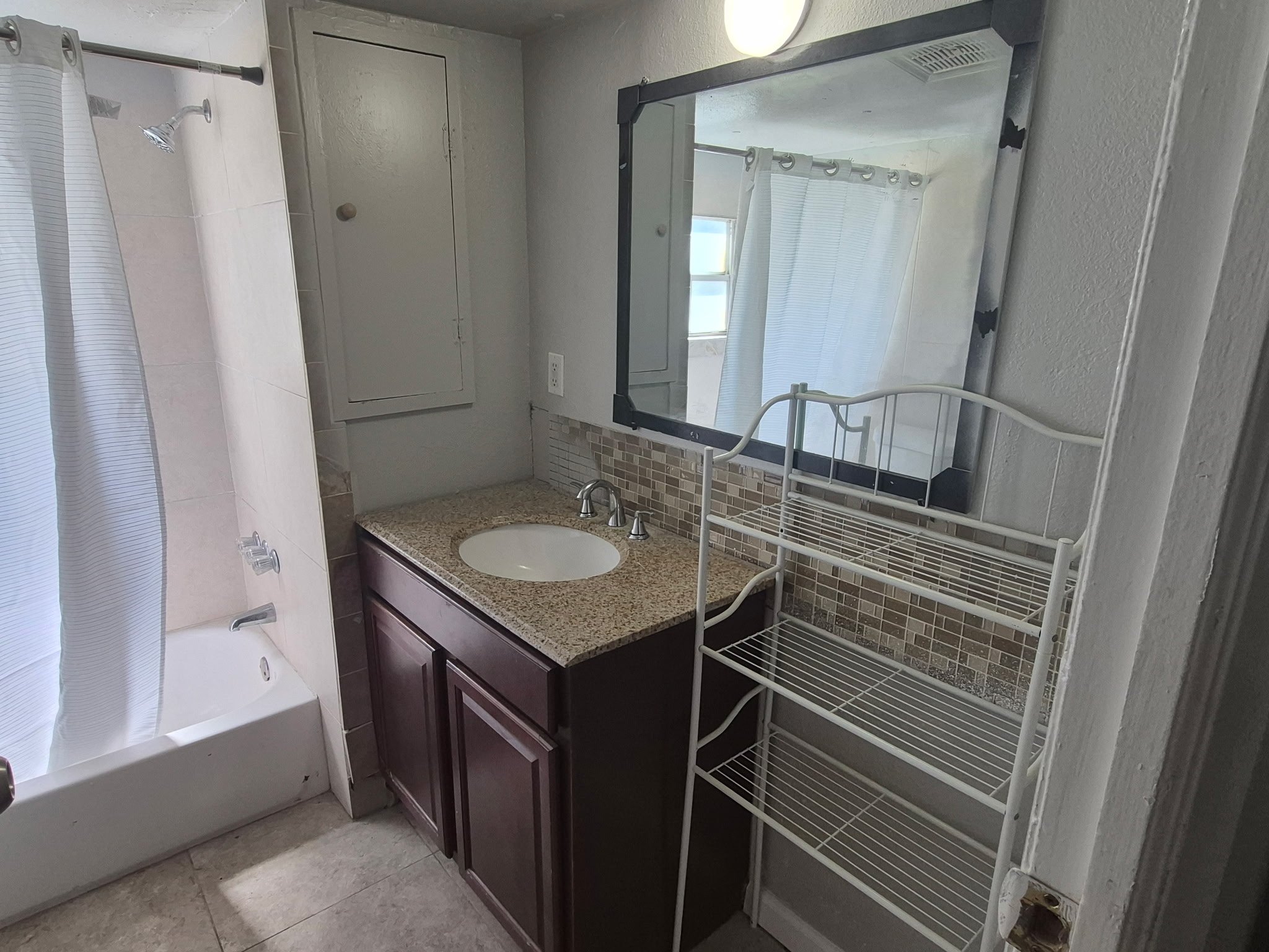 Port Richey House: 11426 Rohrman Road