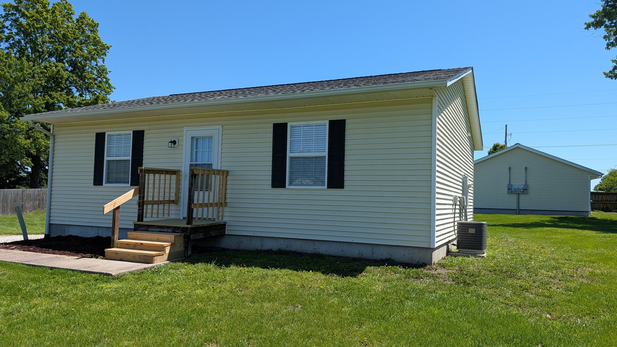 Fulton House: 604 Old Jefferson City Road
