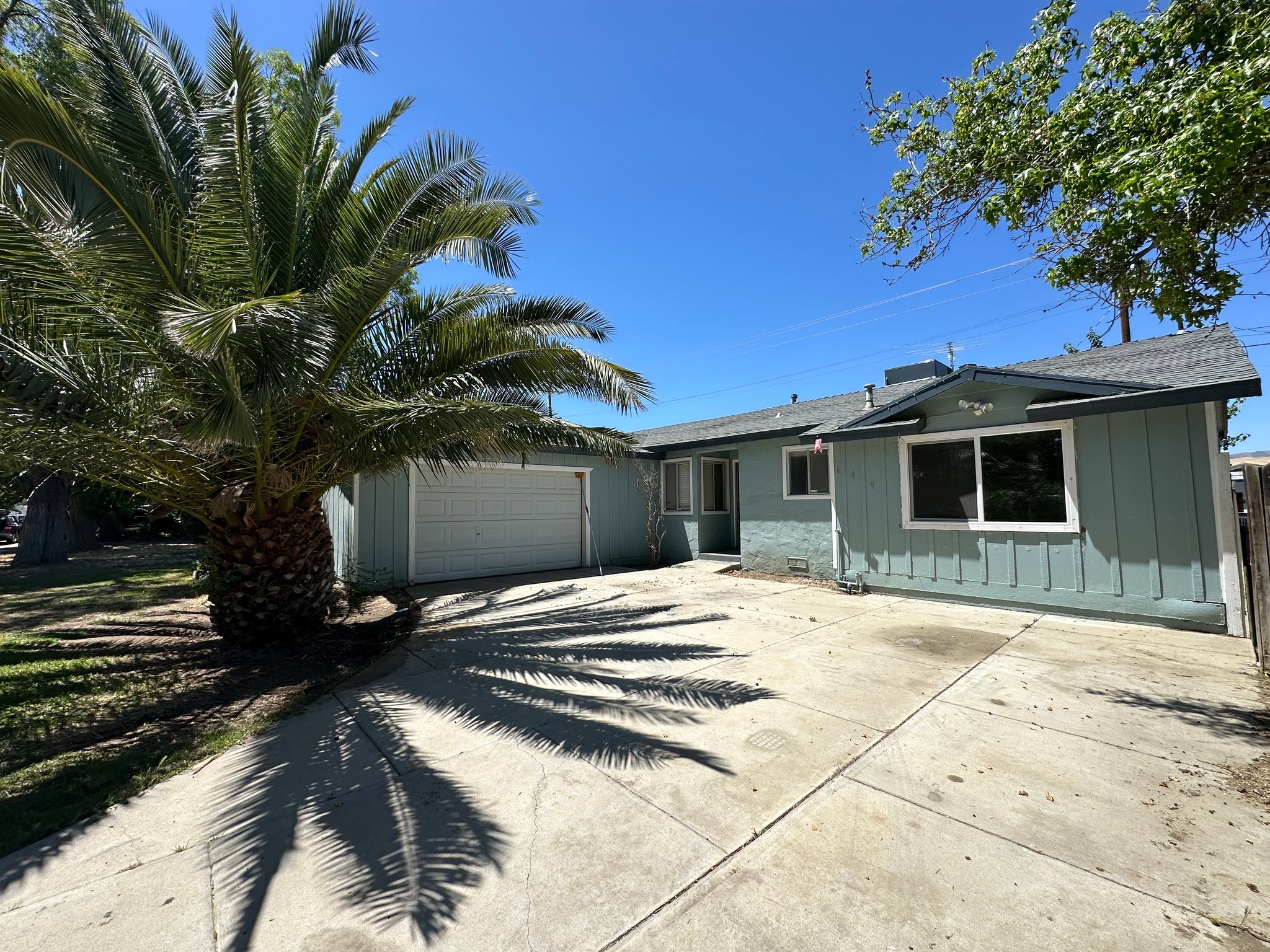 Coalinga House: 649 College Ave
