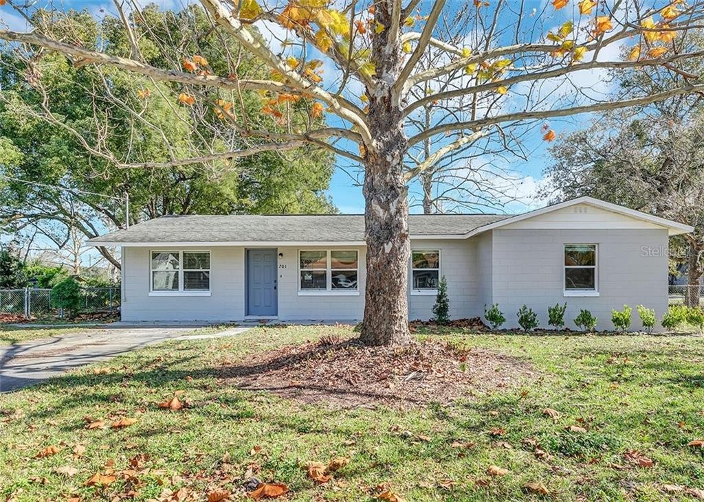 Fruitland Park House: 701 Hickory Ave