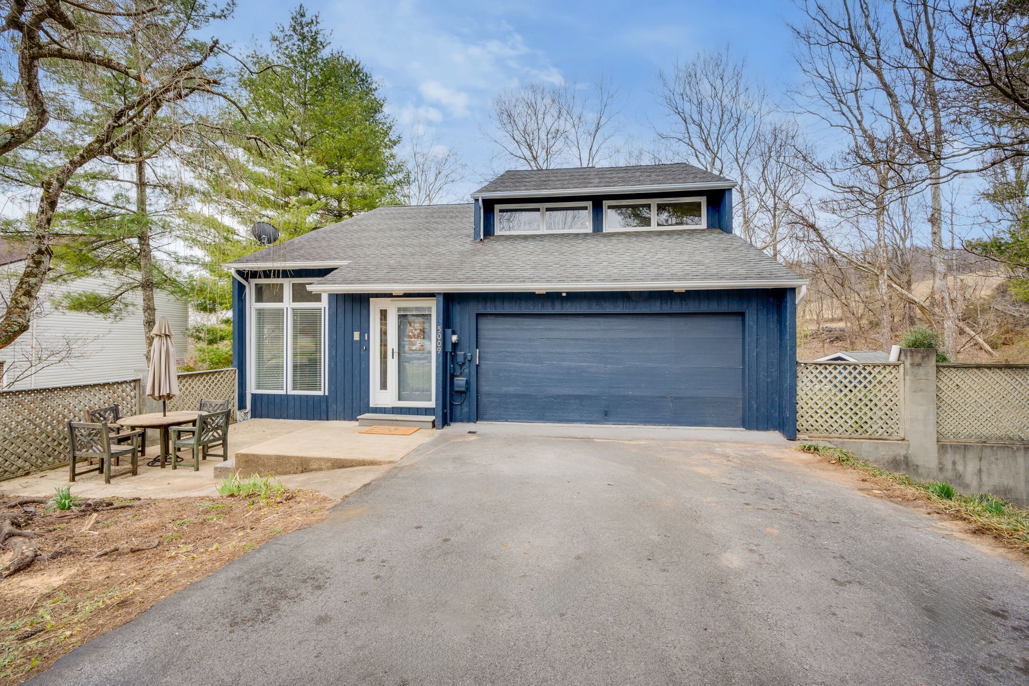 Kingsport House: 5009 Emerald Dr