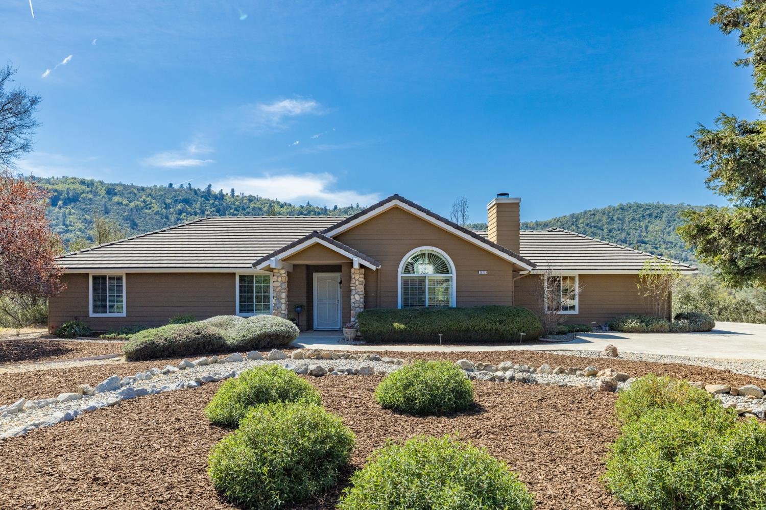 Oakhurst House: 38778 Goldenrod Lane