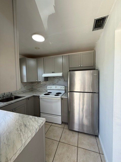 hollywood Multiplex: 1020 north 18ct
