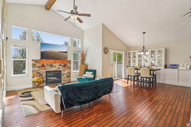 Sandy House: 9239 S Brighton View Dr