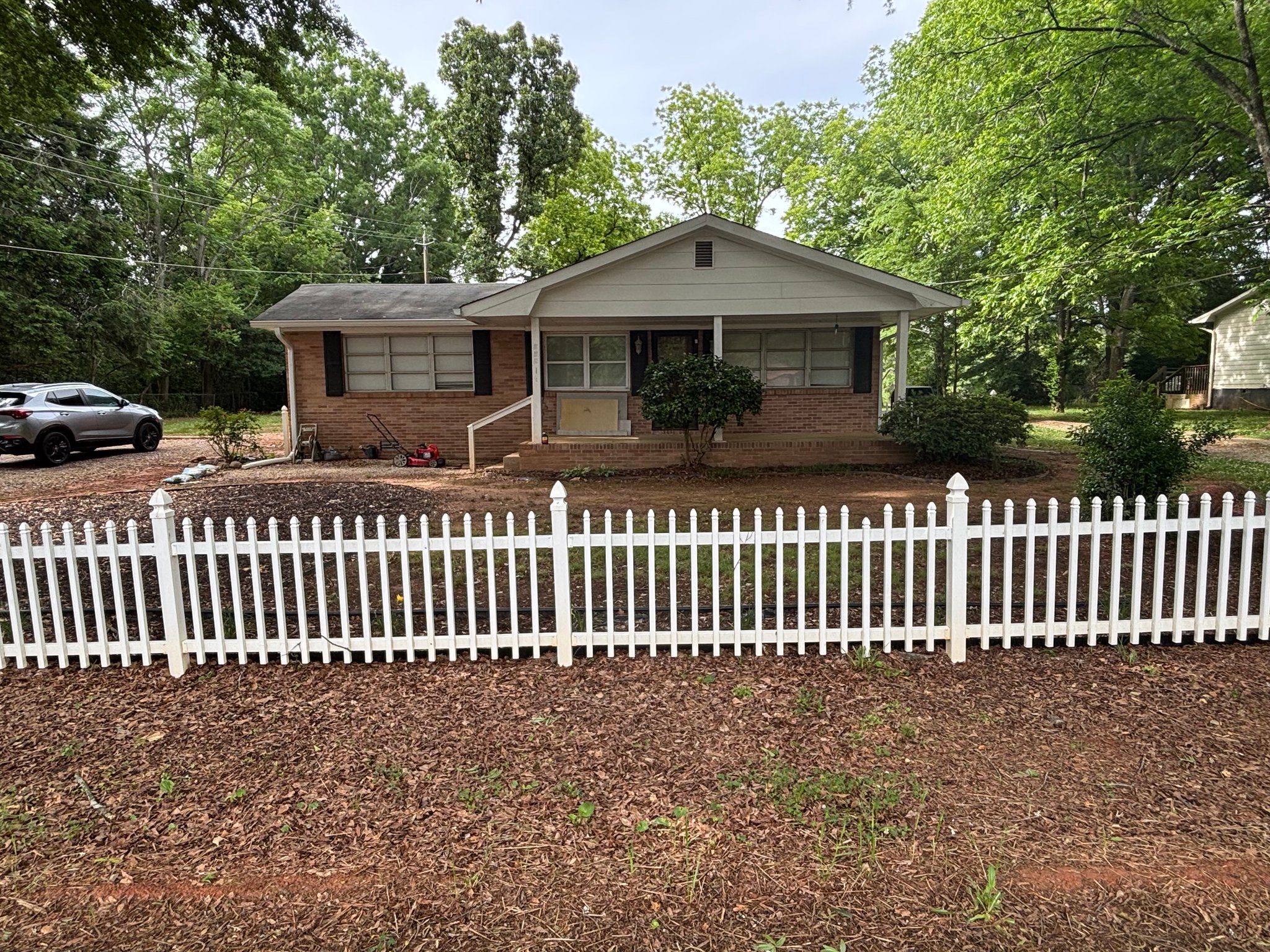 Oxford House: 107 W Bonnell St