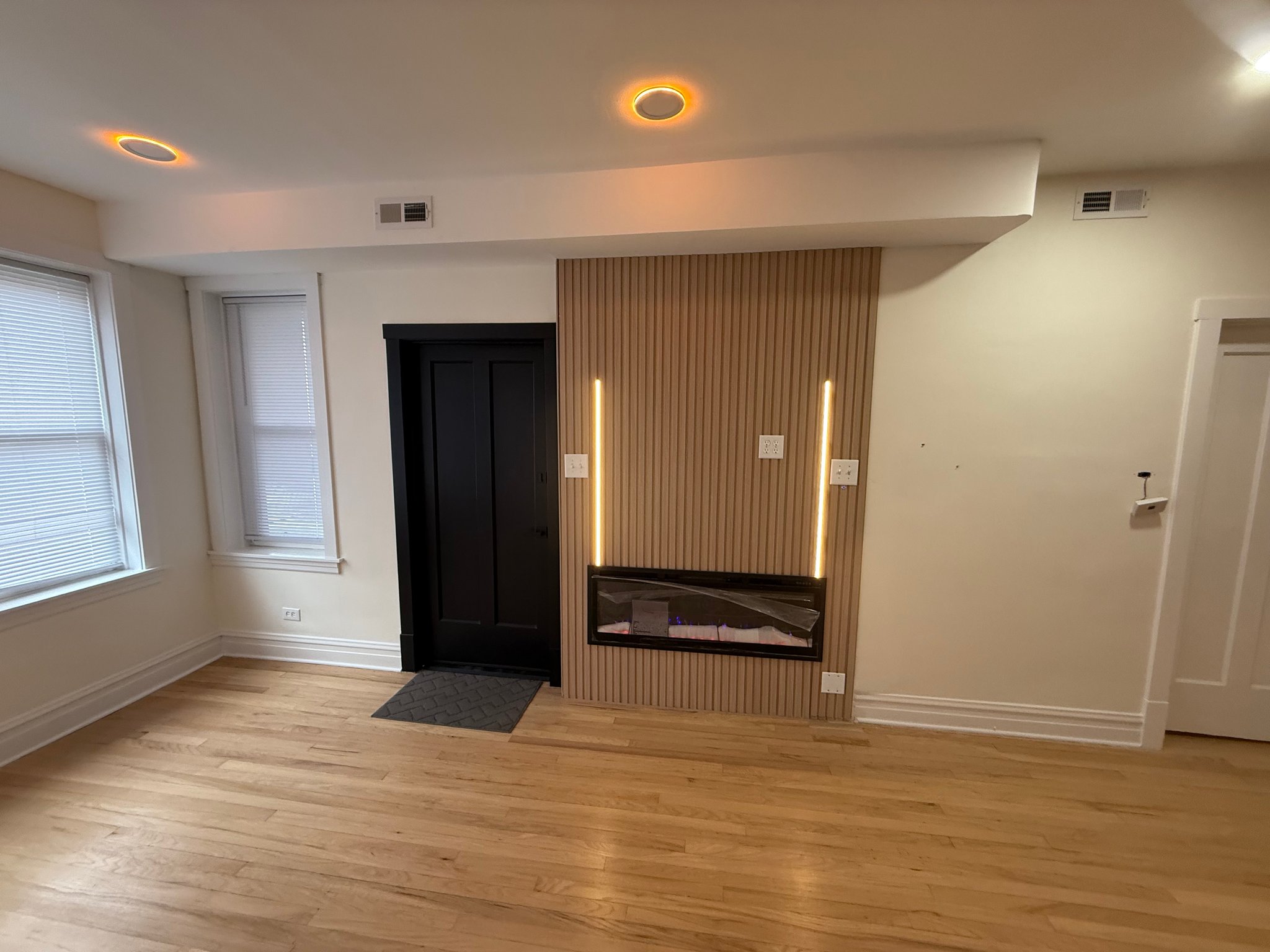 Chicago Apartment: 5232 W Montana St