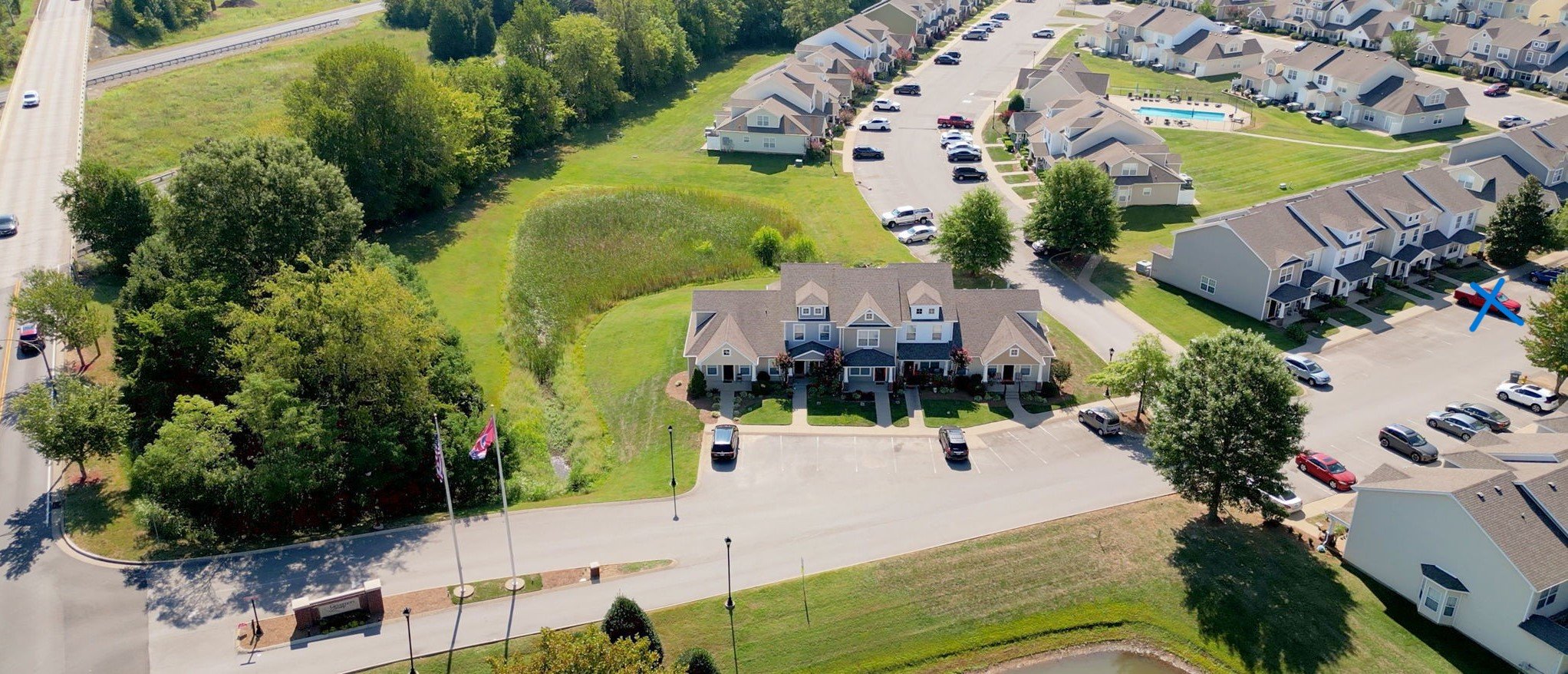 CLARKSVILLE Townhome: 118 Alexander Blvd
