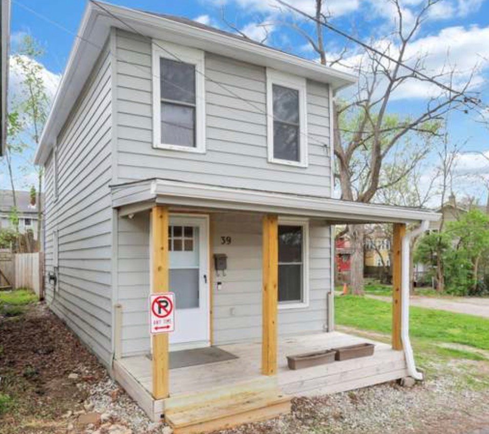 Columbus House: 39 W Ramlow Aly