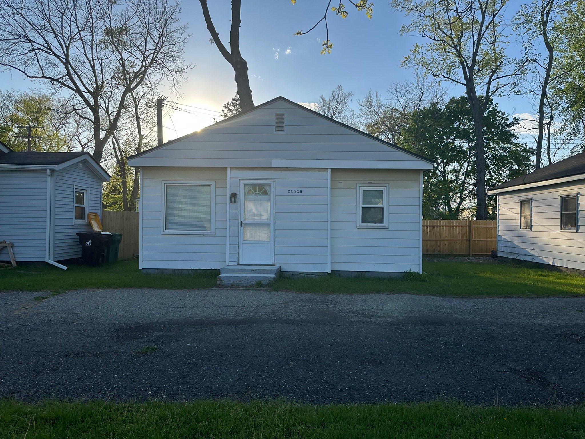 Farmington Hills House: 28530 Grayling Ave