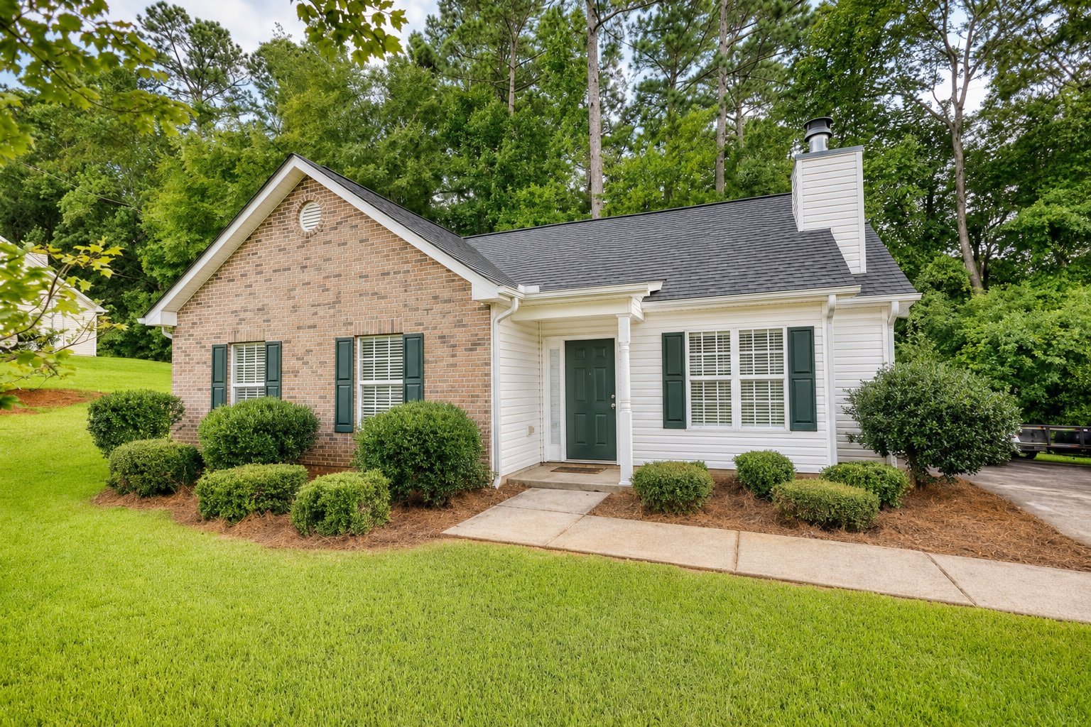 Monticello House: 253 Nancy St