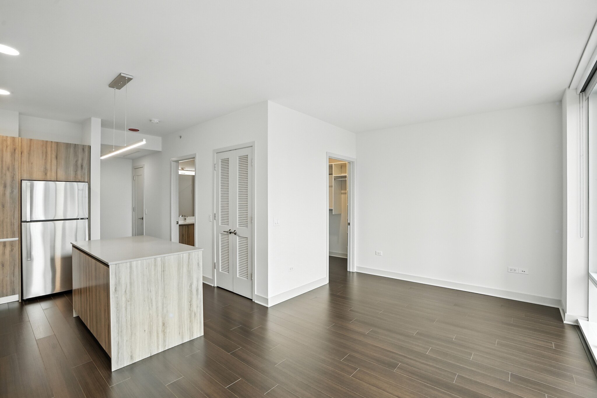 Chicago Condo: 317 W Wolf Point Plaza