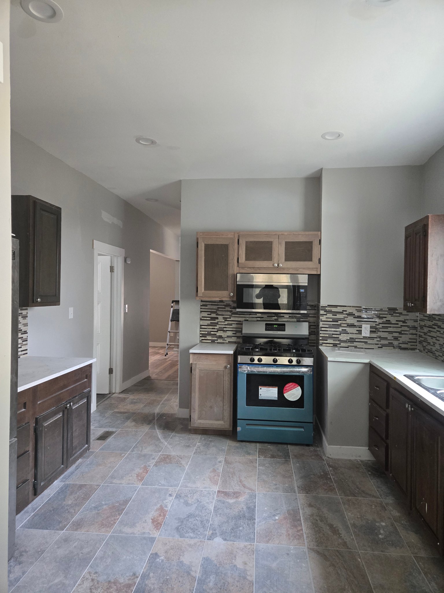 peoria House: 1700 N California Ave