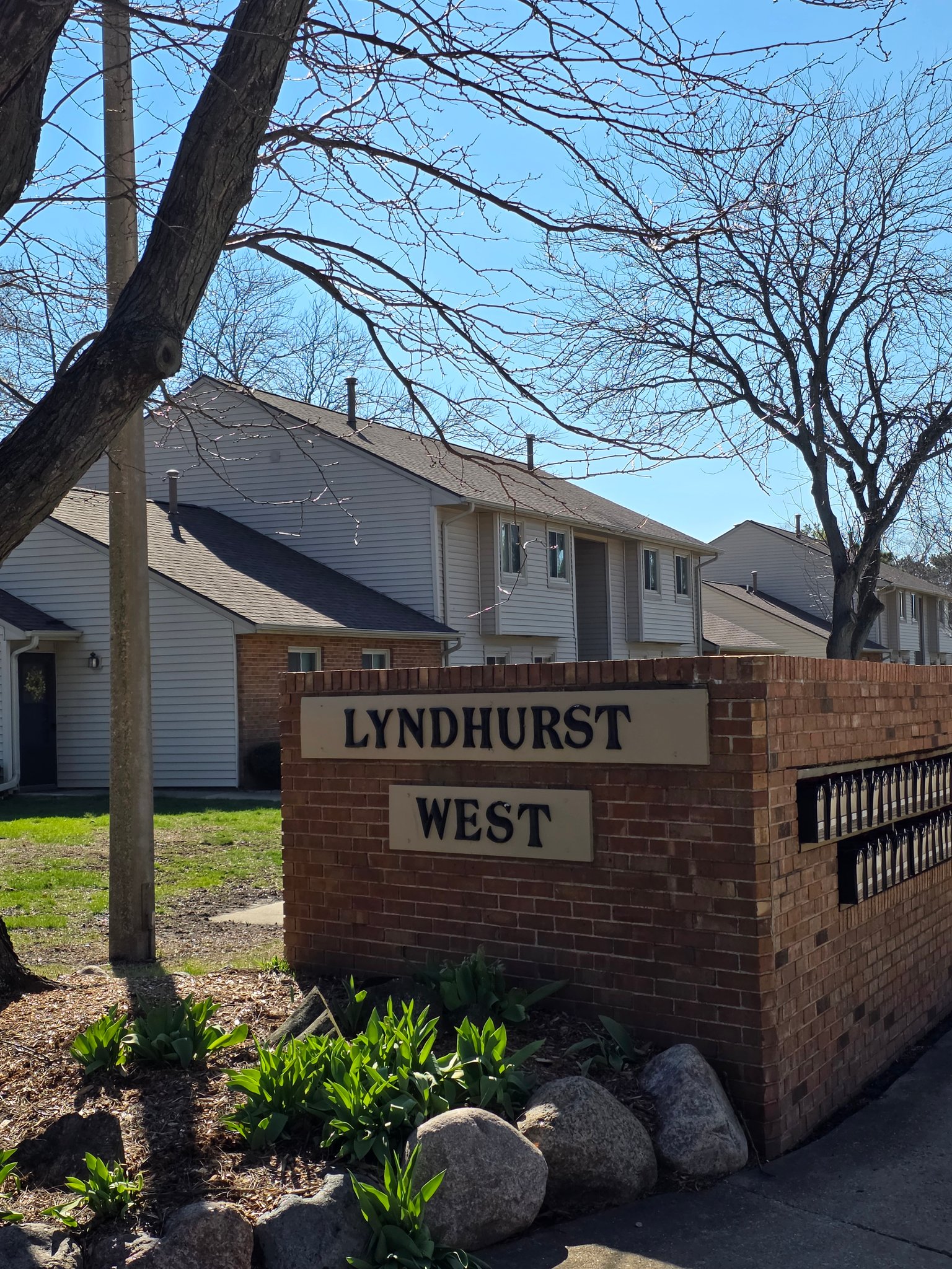 Savoy Condo: 1611 Lyndhurst Dr