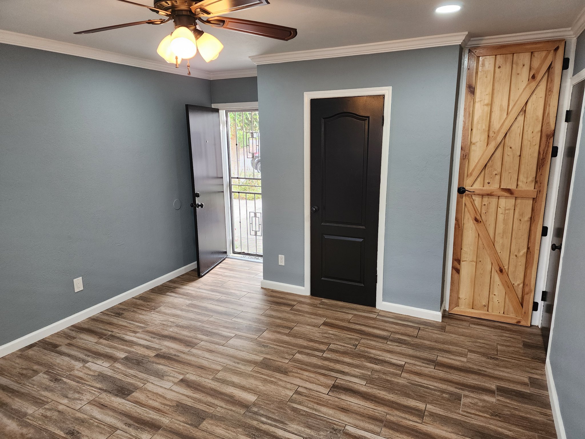 Escondido Apartment: 719 South Pine Street
