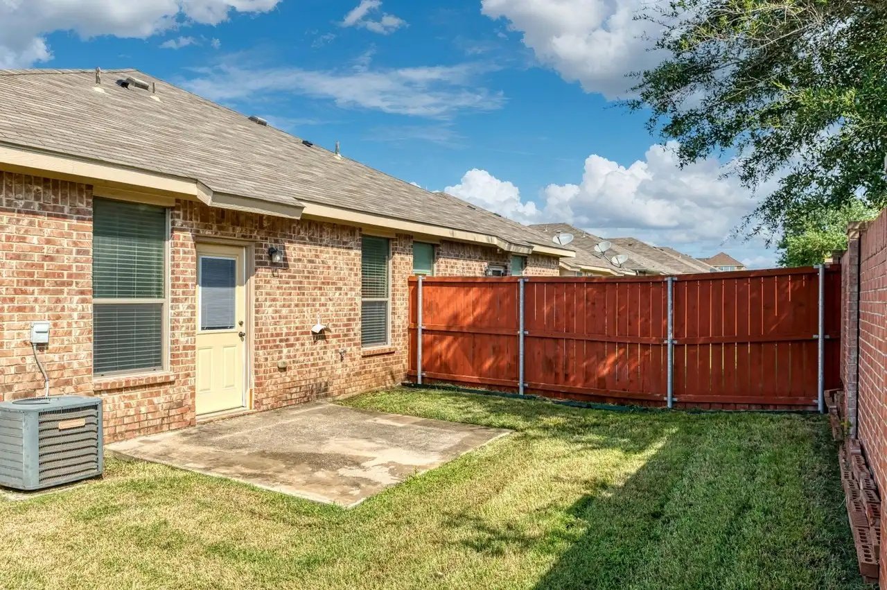 Lavon House: 393 Orbit Dr