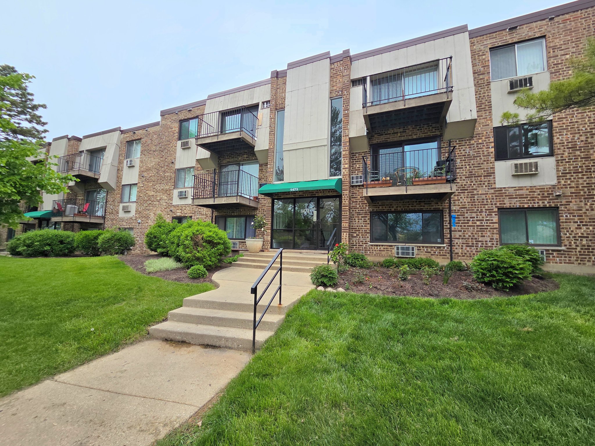 Palatine Condo: 1473 Winslowe Dr