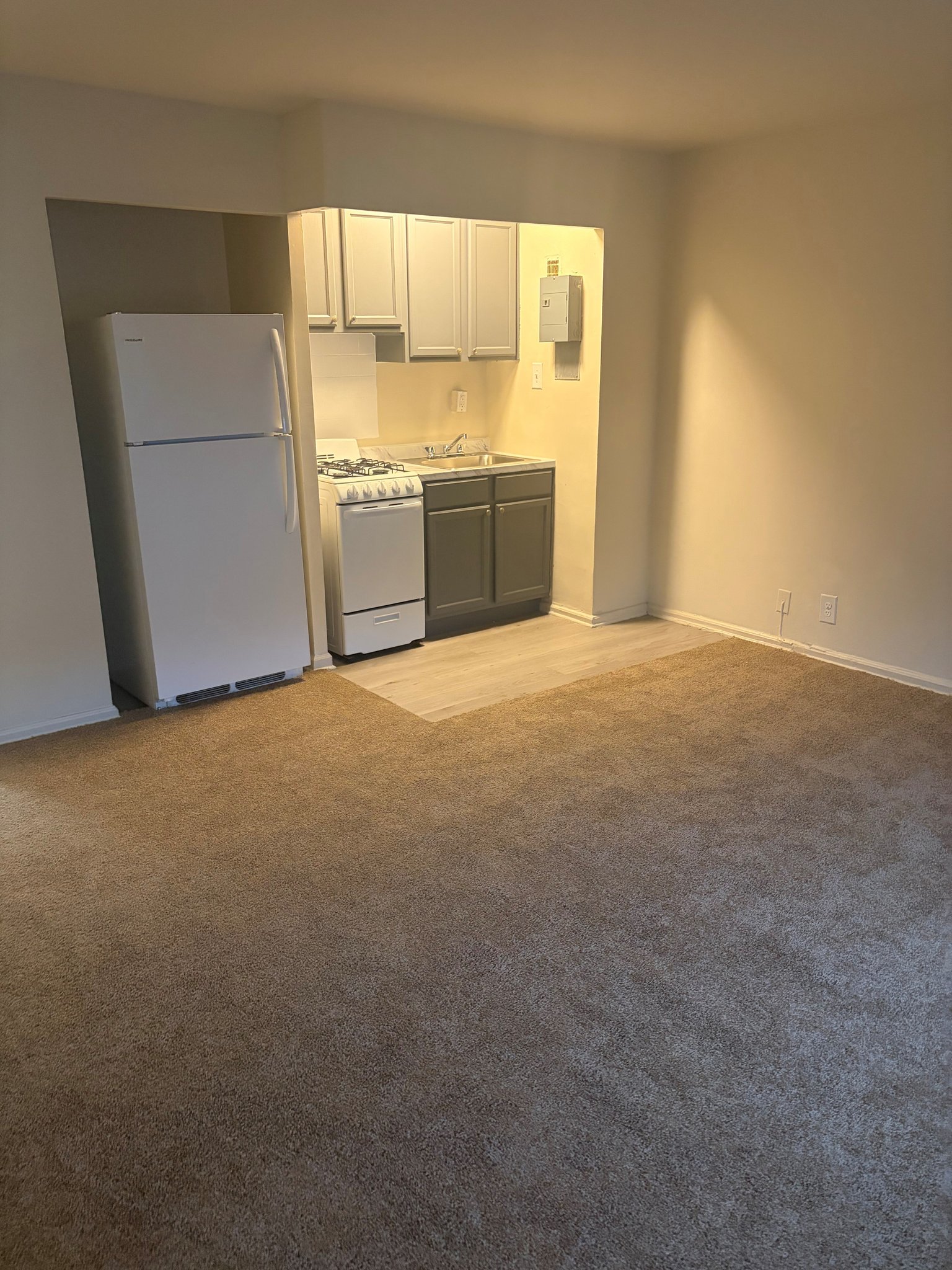 Washington Apartment: 3435 Holmead Pl NW