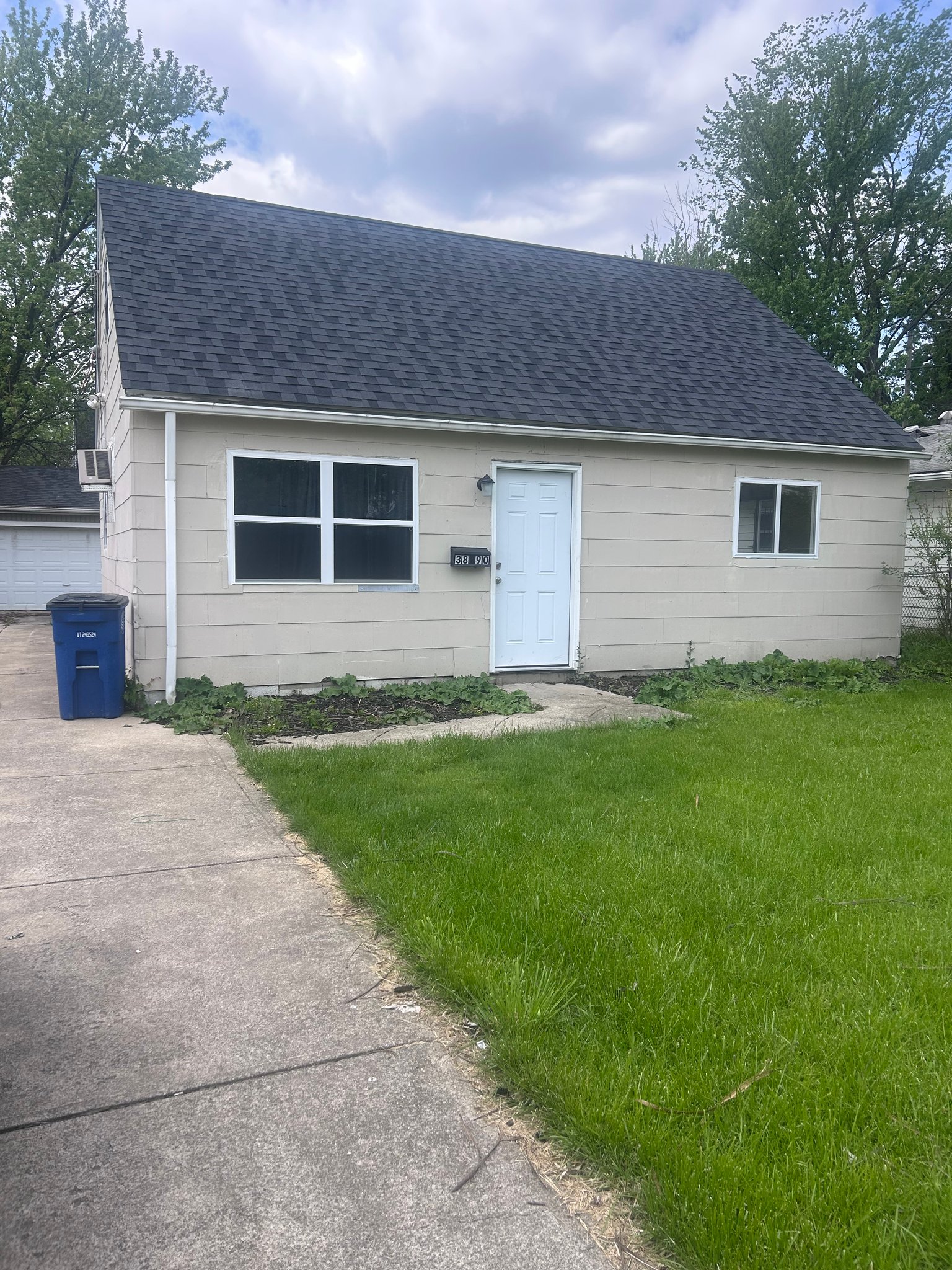 Cleveland House: 3890 E 143rd St